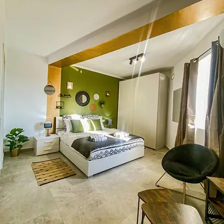 Διαμέρισμα Urban In *